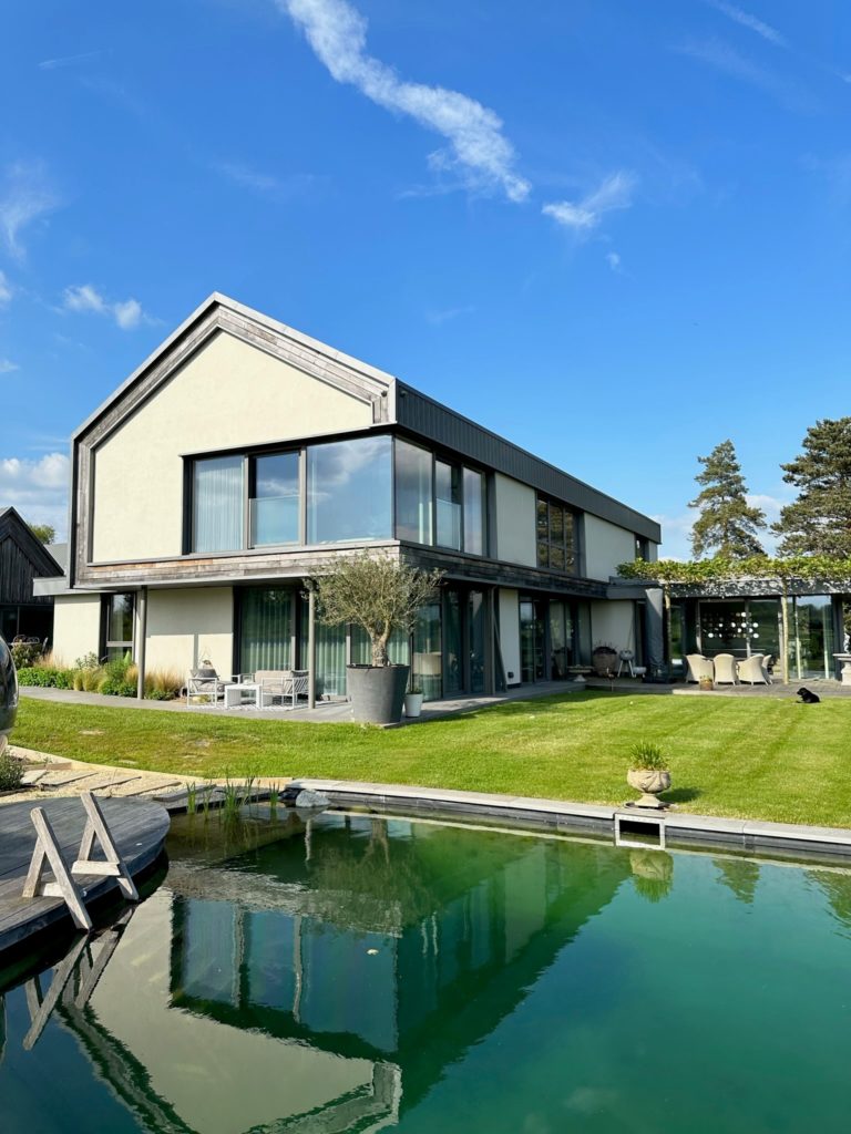 WARDVALE SURREY, RH7 - SHOOTFACTORY - OTHER UK HOUSES