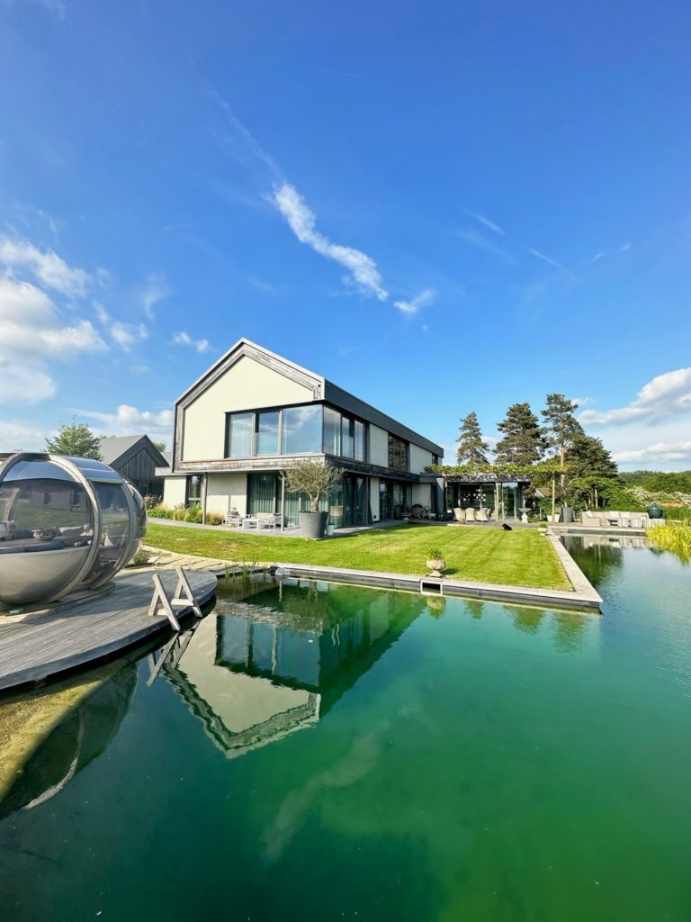WARDVALE SURREY, RH7 - SHOOTFACTORY - OTHER UK HOUSES