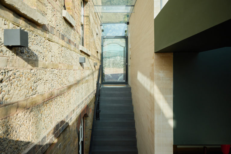 WIMBLEDON HILL LONDON, SW20 - SHOOTFACTORY - LONDON HOUSES - 0