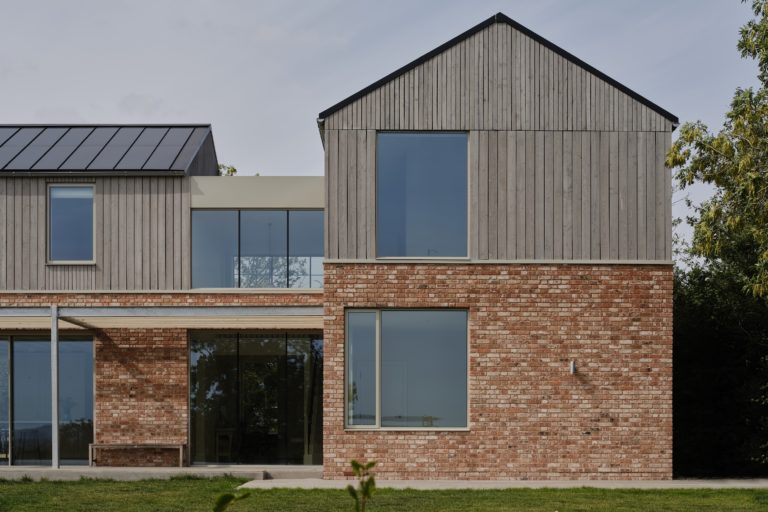 ASTON BUCKINGHAMSHIRE, HP22 - SHOOTFACTORY - OTHER UK HOUSES