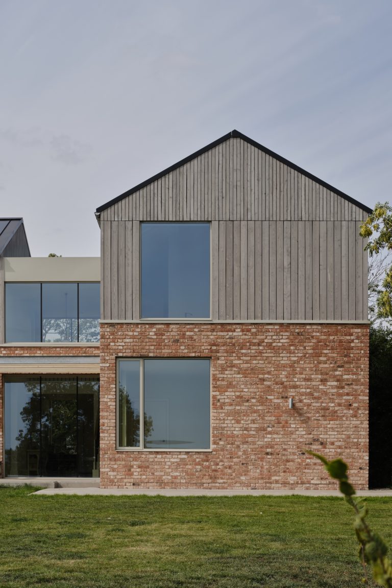 ASTON BUCKINGHAMSHIRE, HP22 - SHOOTFACTORY - OTHER UK HOUSES