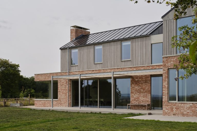 ASTON BUCKINGHAMSHIRE, HP22 - SHOOTFACTORY - OTHER UK HOUSES