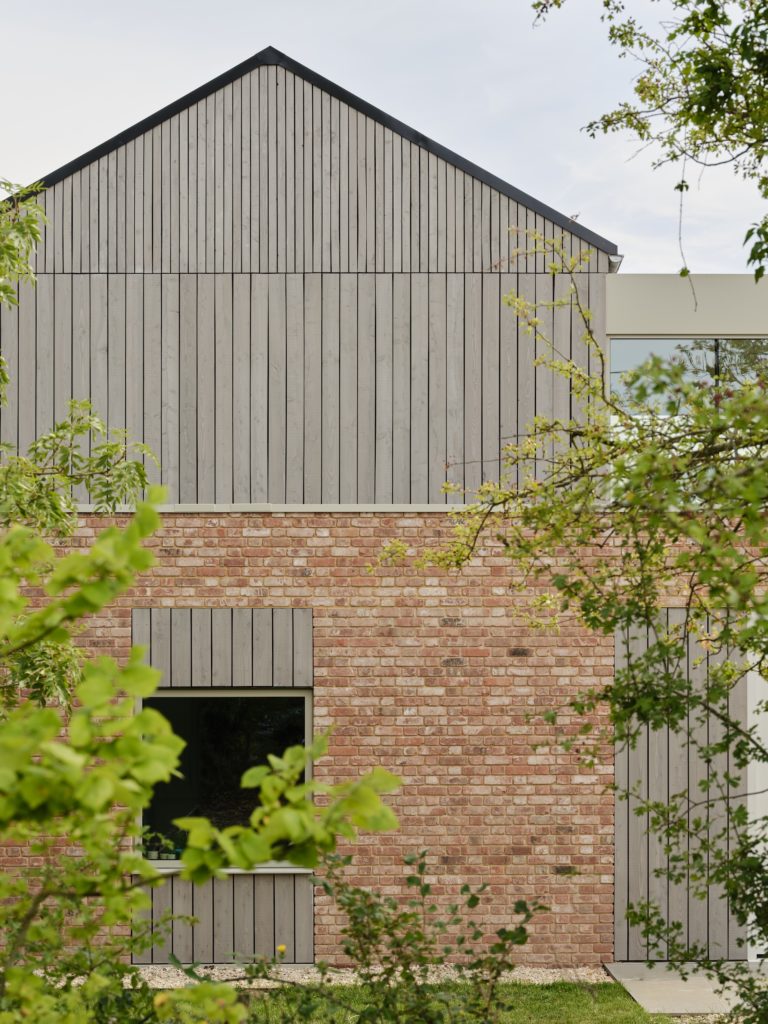 ASTON BUCKINGHAMSHIRE, HP22 - SHOOTFACTORY - OTHER UK HOUSES