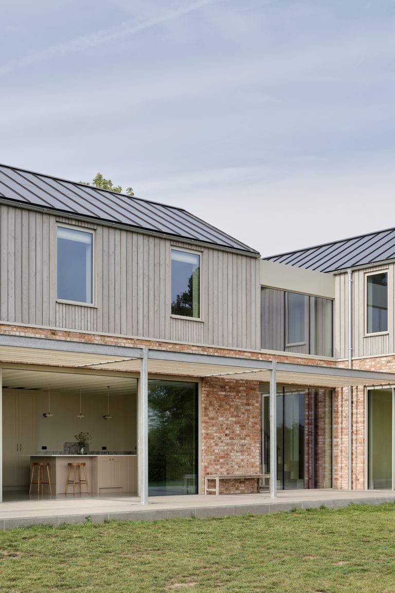 ASTON BUCKINGHAMSHIRE, HP22 - SHOOTFACTORY - OTHER UK HOUSES