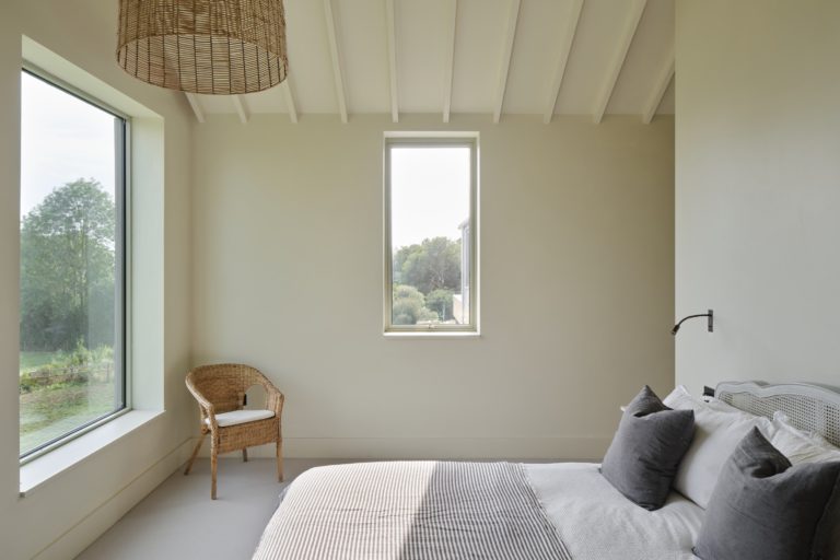 ASTON BUCKINGHAMSHIRE, HP22 - SHOOTFACTORY - OTHER UK HOUSES