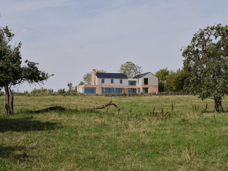 ASTON BUCKINGHAMSHIRE, HP22 - SHOOTFACTORY - OTHER UK HOUSES
