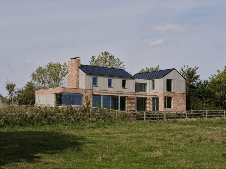 ASTON BUCKINGHAMSHIRE, HP22 - SHOOTFACTORY - OTHER UK HOUSES