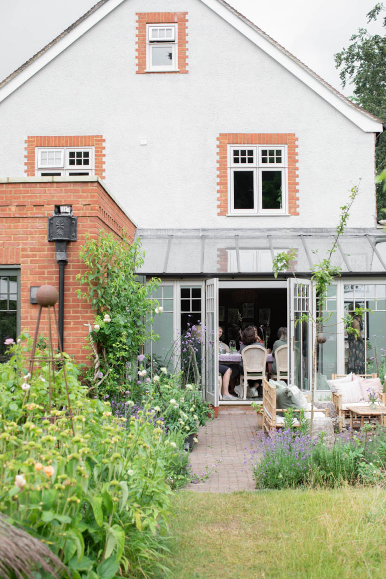 ARTS AND CRAFTS SURREY, KT24 - SHOOTFACTORY - OTHER UK HOUSES