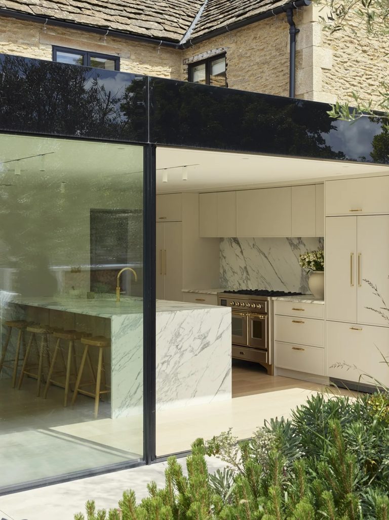 COMBE HOUSE CHIPPENHAM, SN14 - SHOOTFACTORY - OTHER UK HOUSES - 0