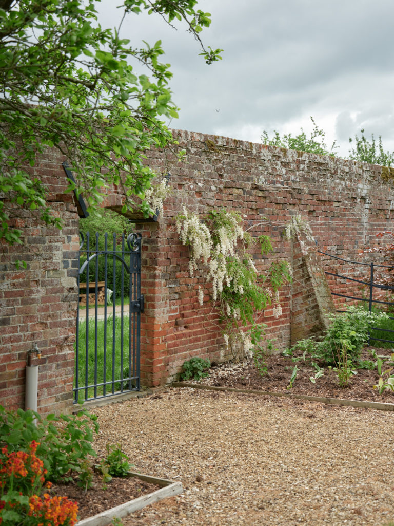LEIGHTON HOUSE BUCKINGHAMSHIRE, LU7 - SHOOTFACTORY - OTHER UK HOUSES