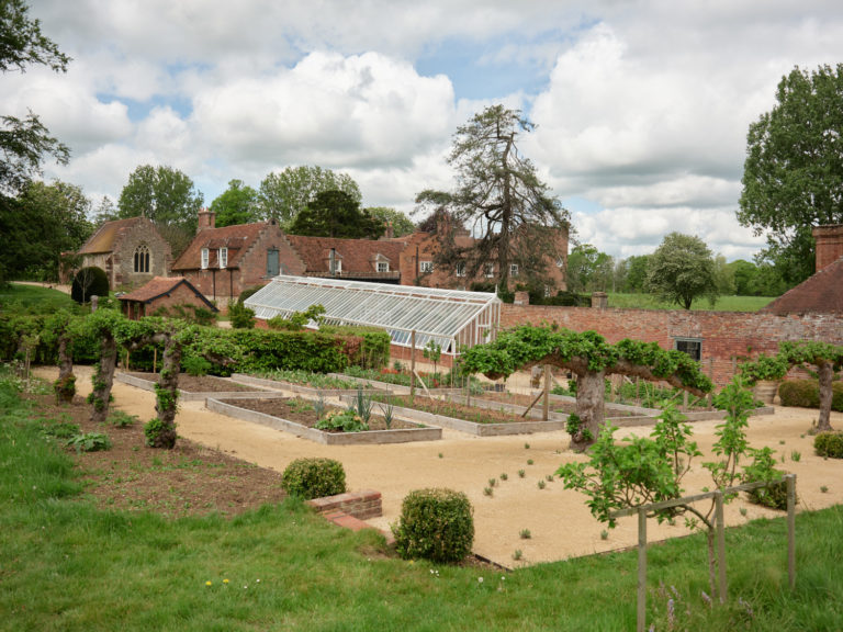 LEIGHTON HOUSE BUCKINGHAMSHIRE, LU7 - SHOOTFACTORY - OTHER UK HOUSES