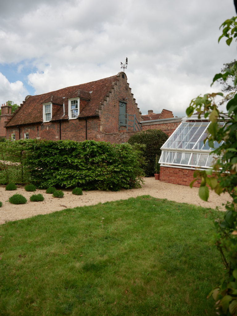 LEIGHTON HOUSE BUCKINGHAMSHIRE, LU7 - SHOOTFACTORY - OTHER UK HOUSES