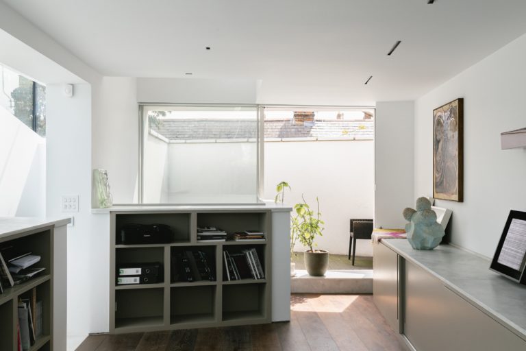 TEDDINGTON STUDIO LONDON, TW11 - SHOOTFACTORY - LONDON HOUSES