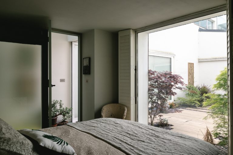 TEDDINGTON STUDIO LONDON, TW11 - SHOOTFACTORY - LONDON HOUSES