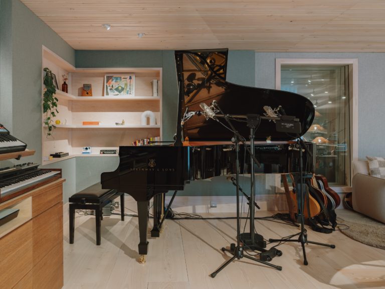 MUSIC STUDIO LONDON, SE8 - SHOOTFACTORY - QUIRKY & UNUSUAL LOCATIONS