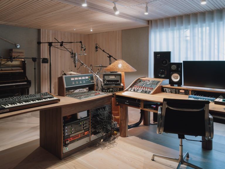 MUSIC STUDIO LONDON, SE8 - SHOOTFACTORY - QUIRKY & UNUSUAL LOCATIONS