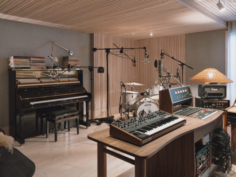 MUSIC STUDIO LONDON, SE8 - SHOOTFACTORY - QUIRKY & UNUSUAL LOCATIONS