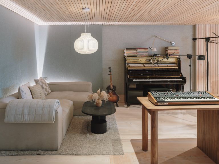 MUSIC STUDIO LONDON, SE8 - SHOOTFACTORY - QUIRKY & UNUSUAL LOCATIONS