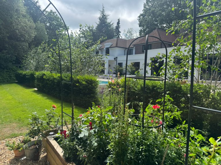ONSLOW-WALTON-ON-THAMES-KT12-SHOOTFACTORY-OTHER-UK-HOUSES