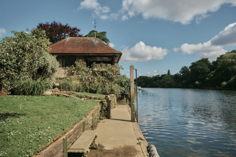RIVER THAMES LONDON, TW1 SHOOTFACTORY - LONDON HOUSES