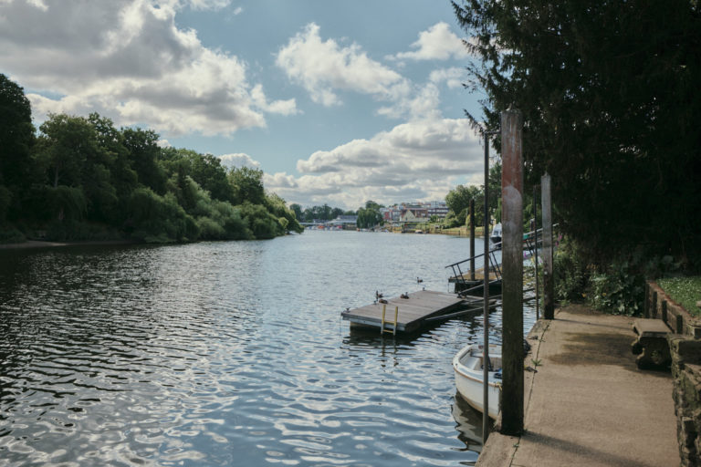 RIVER THAMES LONDON, TW1 SHOOTFACTORY - LONDON HOUSES