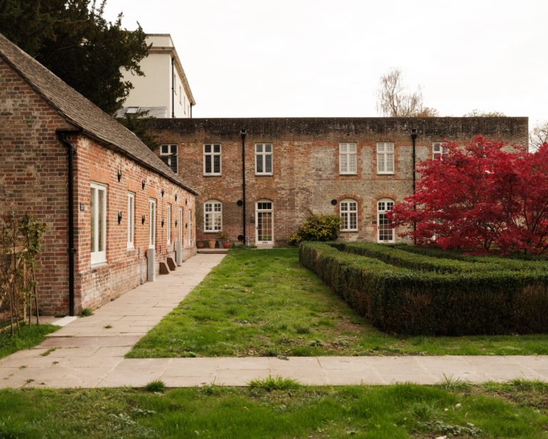 BURDEROP SWINDON, SN4 - SHOOTFACTORY - OTHER UK HOUSES