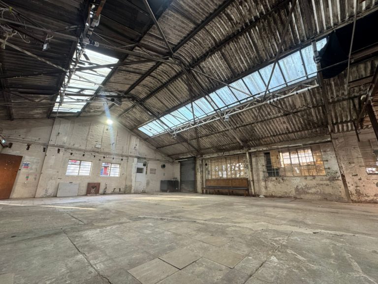 PAGES LONDON, SE1 - SHOOTFACTORY - COMMERCIAL & INDUSTRIAL