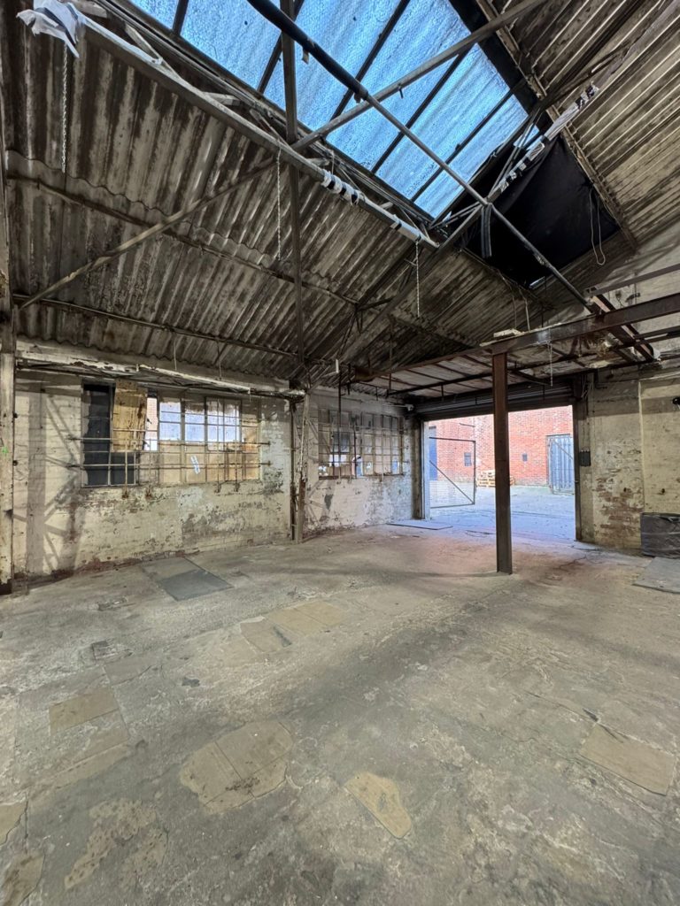 PAGES LONDON, SE1 - SHOOTFACTORY - COMMERCIAL & INDUSTRIAL