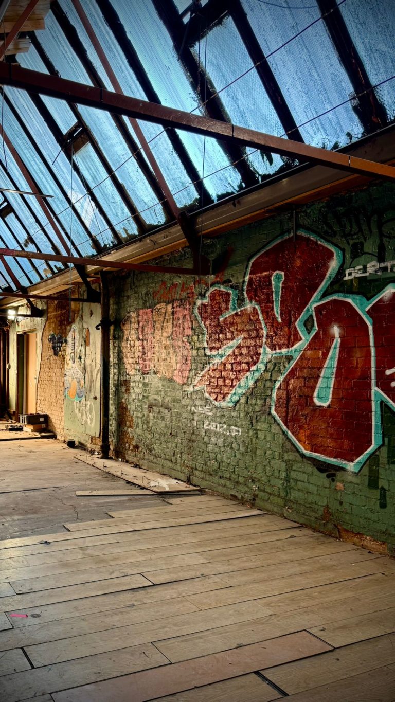 PAGES LONDON, SE1 - SHOOTFACTORY - COMMERCIAL & INDUSTRIAL