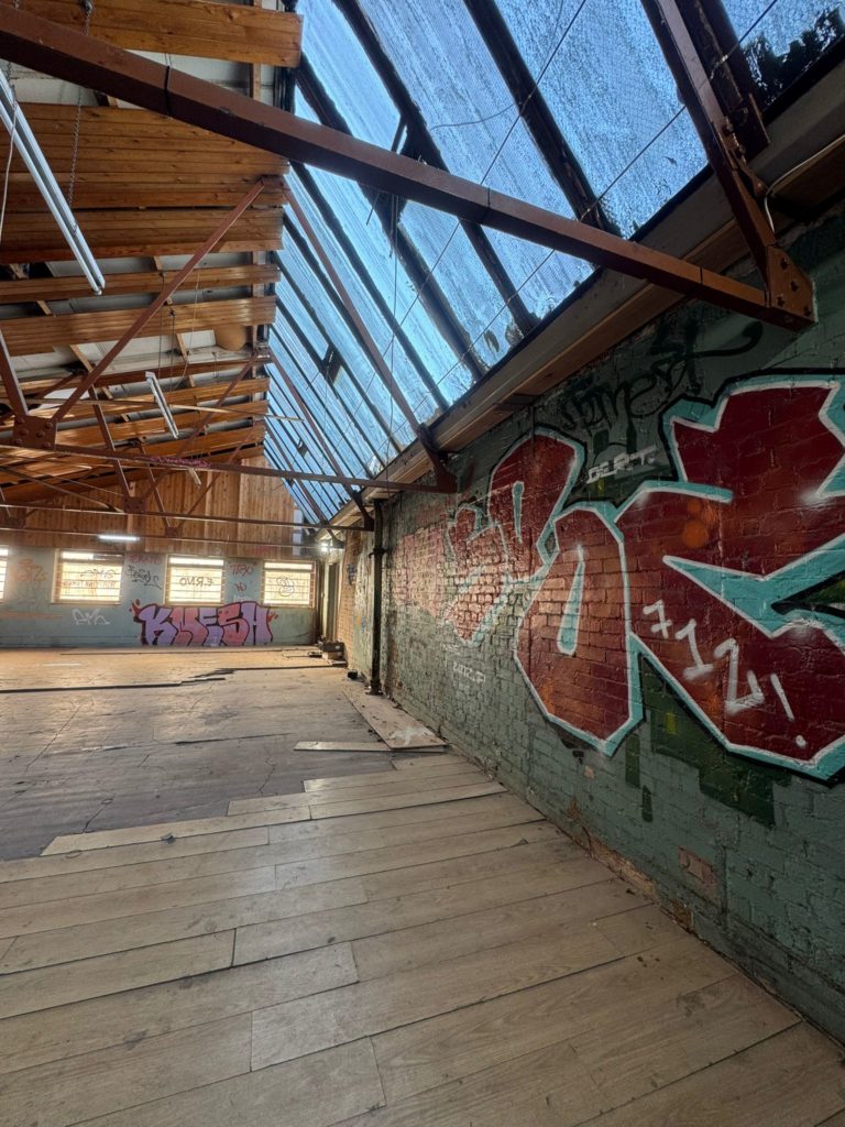 PAGES LONDON, SE1 - SHOOTFACTORY - COMMERCIAL & INDUSTRIAL