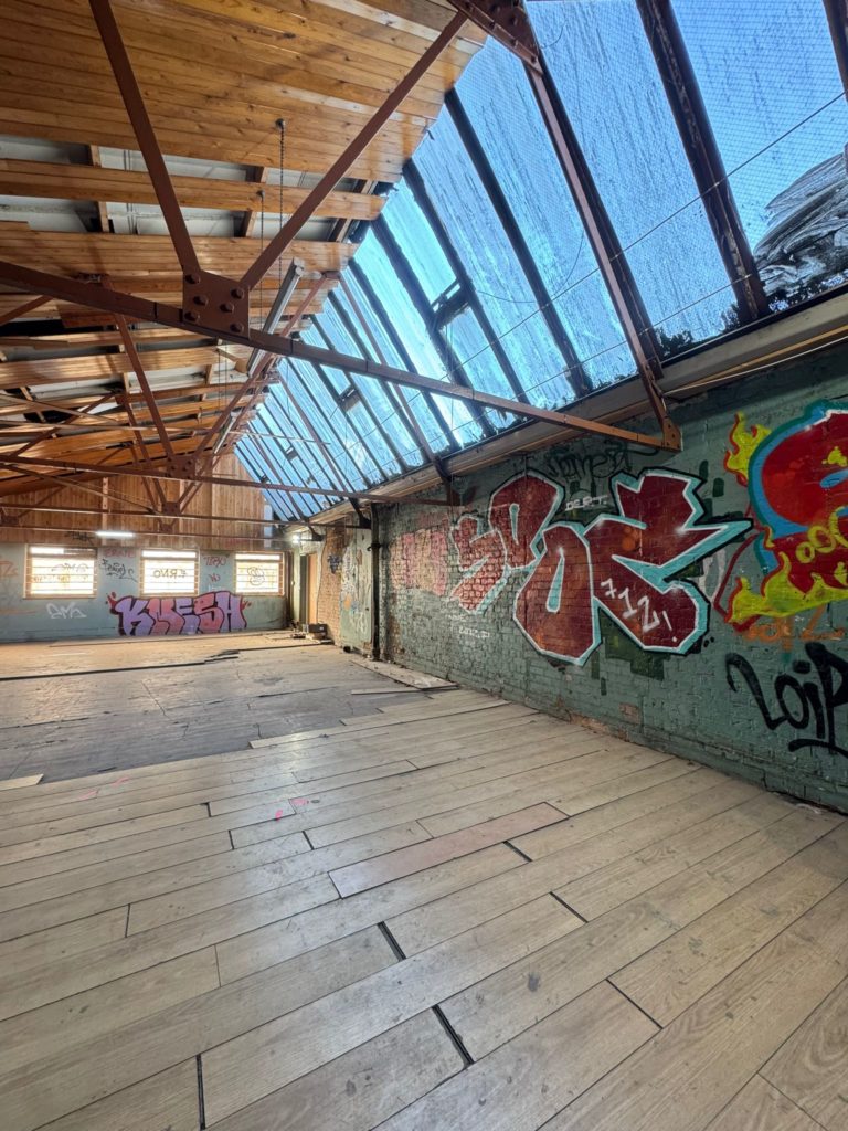 PAGES LONDON, SE1 - SHOOTFACTORY - COMMERCIAL & INDUSTRIAL