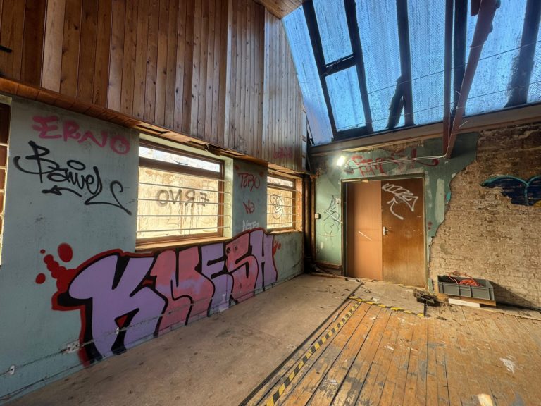 PAGES LONDON, SE1 - SHOOTFACTORY - COMMERCIAL & INDUSTRIAL