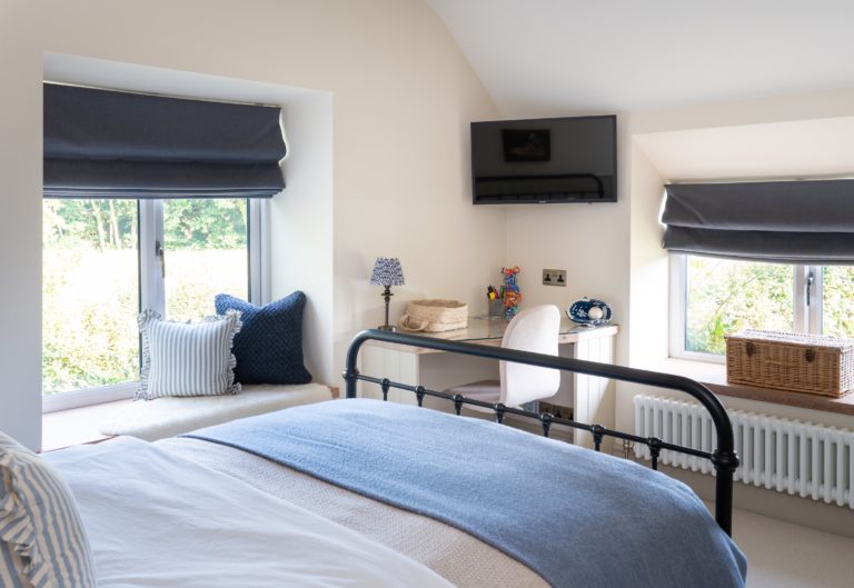 ROSE COTTAGE KNOWLE, B93 - SHOOTFACTORY - OTHER UK HOUSES