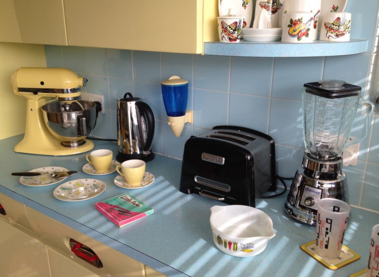 Work surface and base units / Retro , Watford, Wd19 / Shootfactory Location