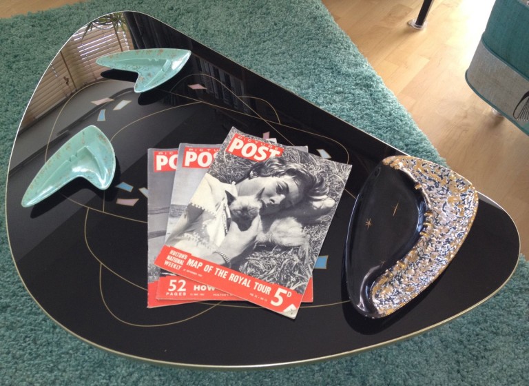Vintage ashtrays and magazines / Retro , Watford, Wd19 / Shootfactory Location
