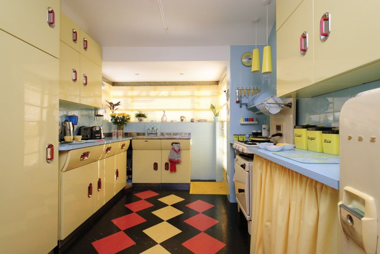 Formica floor and blue walls / Retro , Watford, Wd19 / Shootfactory Location