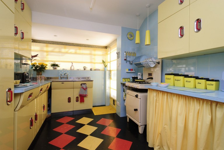 Yellow lampshade and plate rack / Retro , Watford, Wd19 / Shootfactory Location