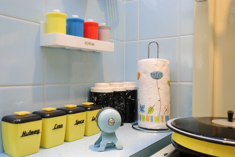 Storage jars and spice rack / Retro , Watford, Wd19 / Shootfactory Location