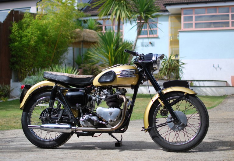 Yellow motorbike / Retro , Watford, Wd19 / Shootfactory Location