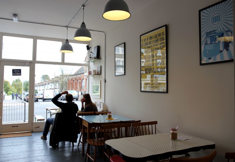 Cafe seating 22 people and additional seats out front / Crofton Cafe, London, Se4 / Shootfactory Location
