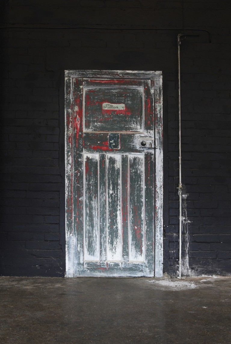 Door with metal pipe / Blackheath, London, Se13 / Shootfactory Location
