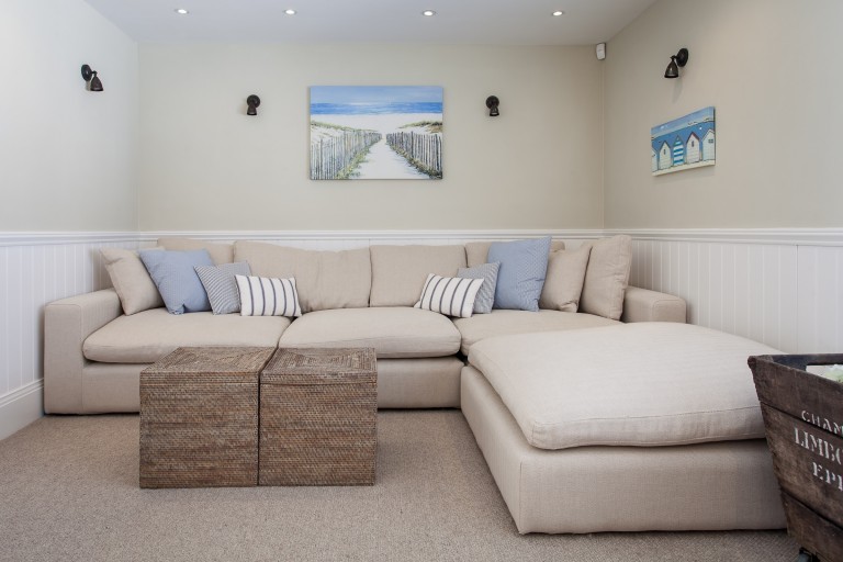 Corridor / Sidlesham, West Sussex, Po20 / Shootfactory Location