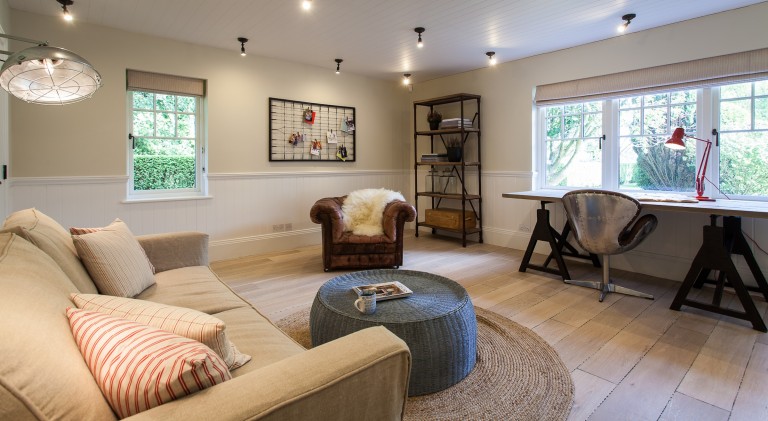 Desk / Sidlesham, West Sussex, Po20 / Shootfactory Location